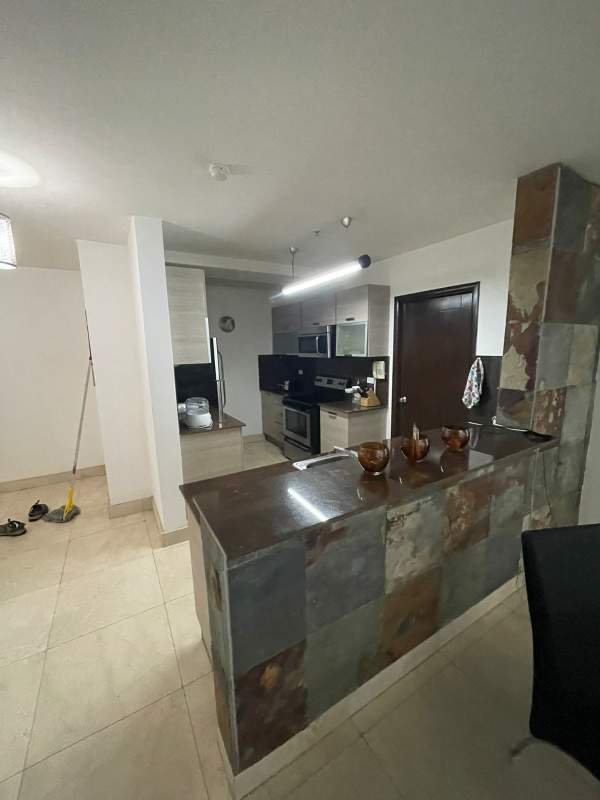 Infinity rooftop pool with skyline and Pacific Ocean view PH Villa del Mar Avenida Balboa Panama