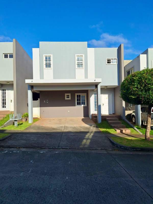 Bedroom with window and closet in duplex home PH Victoria Brisas del Golf Panama City