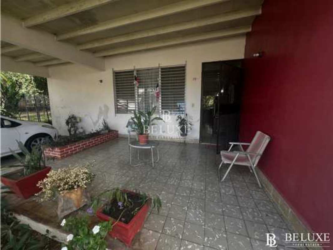 Spacious living room with exposed beams perfect for renovation in Coco del Mar area Panama