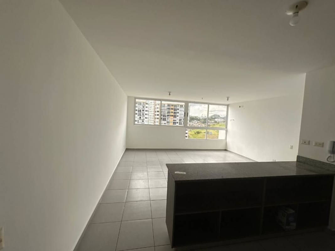 Bedroom with split AC, closet, and large window in PH Aviñón Tower Panama City