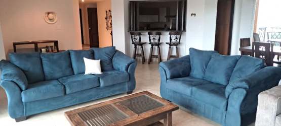 Modern kitchen with granite countertops premium appliances and breakfast bar in PH El Alcazar Coronado