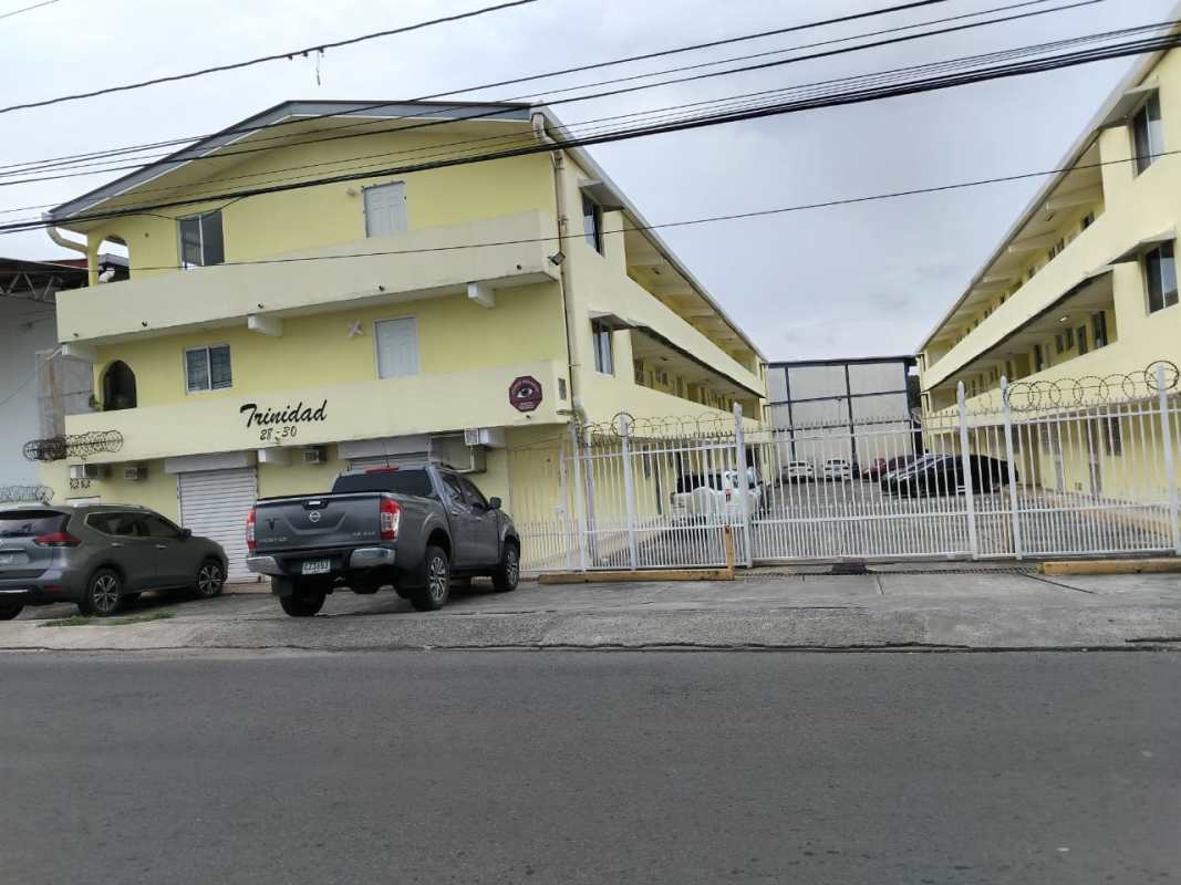 Spacious living room with beige tiled floor and large window in PH Montserrat Rio Abajo Panama