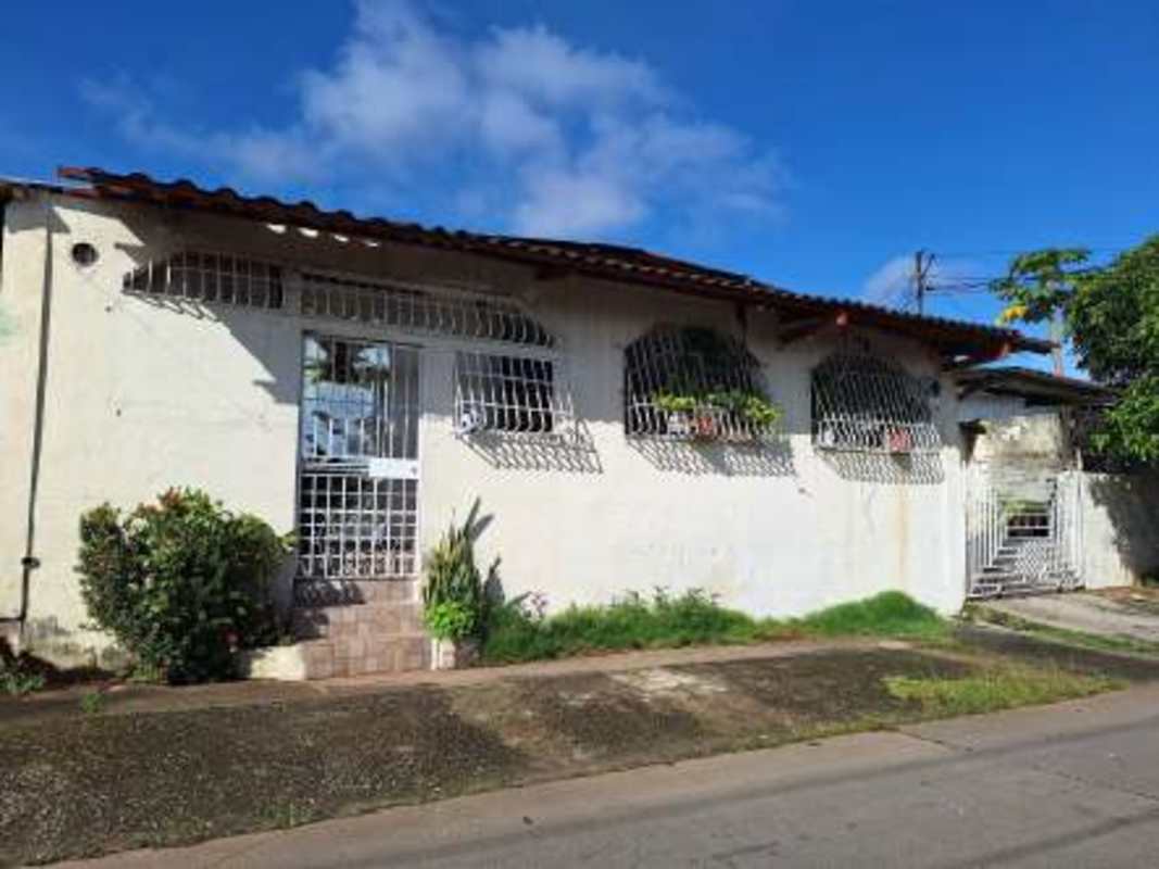 Eclectic living room with sofas, tiled floor and arch Santa Librada Panama