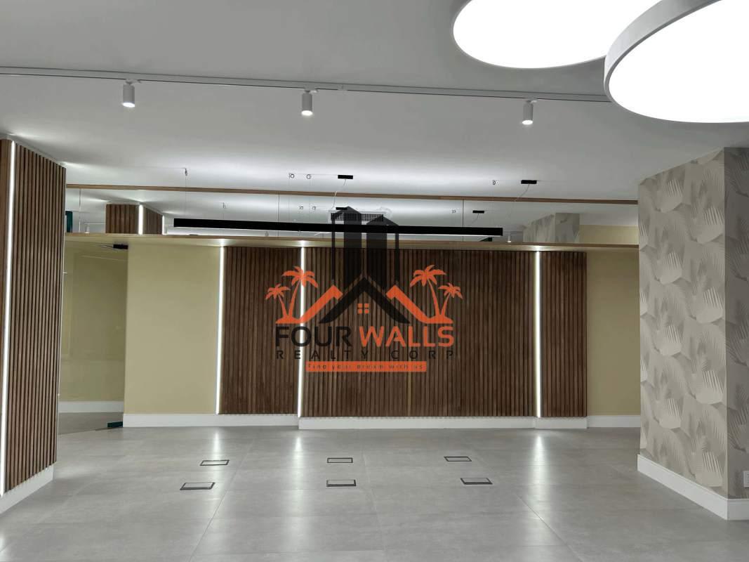 Commercial office open space with wood accents and glass partitions PH Ejecutivo Panama City