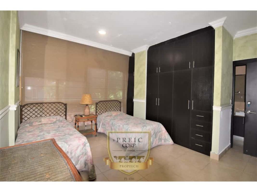 Luxury 3BR Apartment with Bay Views in PH Amador Heights