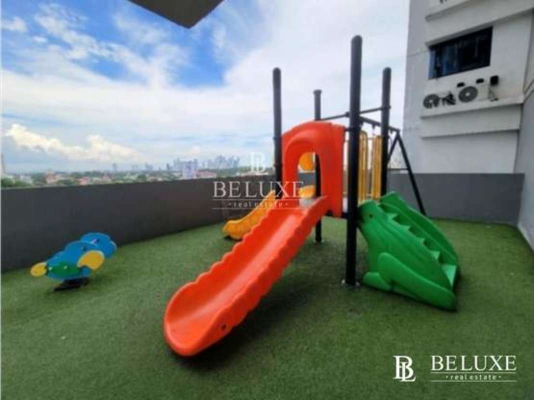 Outdoor swimming pool with sun deck and relaxation area in PH Canvas Parque Lefevre Panama