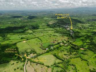 Drone view of 9 hectare farmland plot outlined near Penonomé