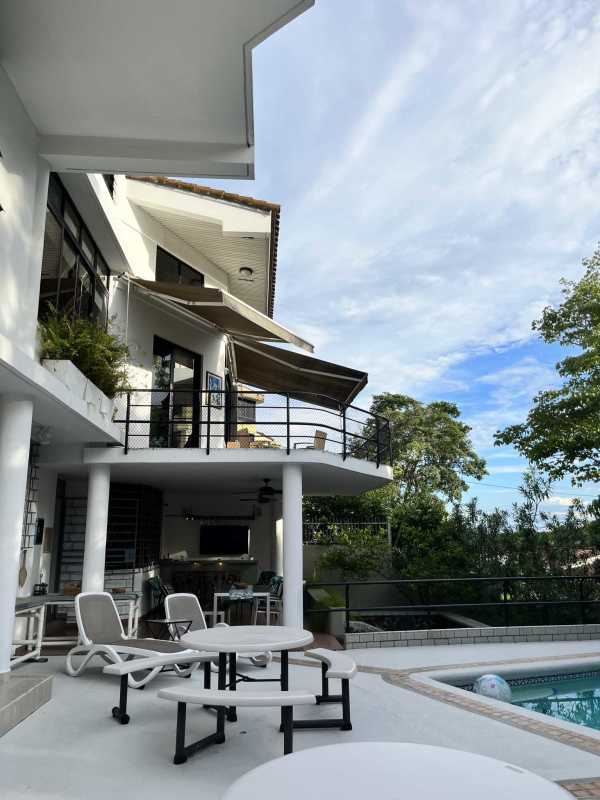 Multi-level patios, balconies, outdoor dining space, lush greenery Dos Mares Panama