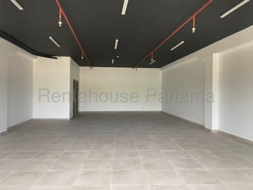 Open shell retail space with concrete ceiling and plain walls ready for customization