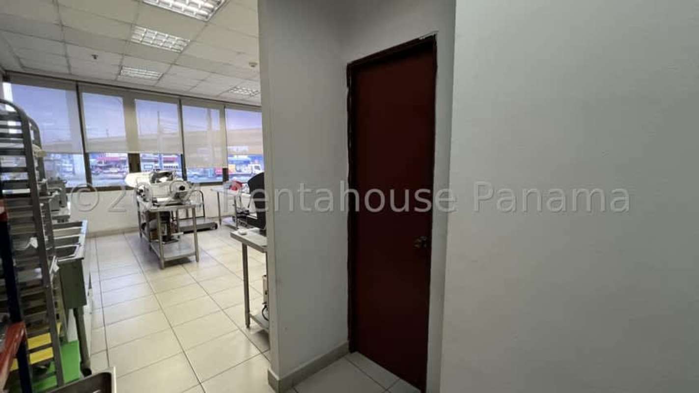 Spacious double height warehouse with shelving Las Mañanitas Panama