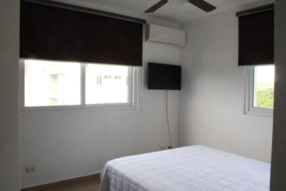 Bedroom with large window, blackout roller blinds, queen bed PH Urbis Tower Panama City