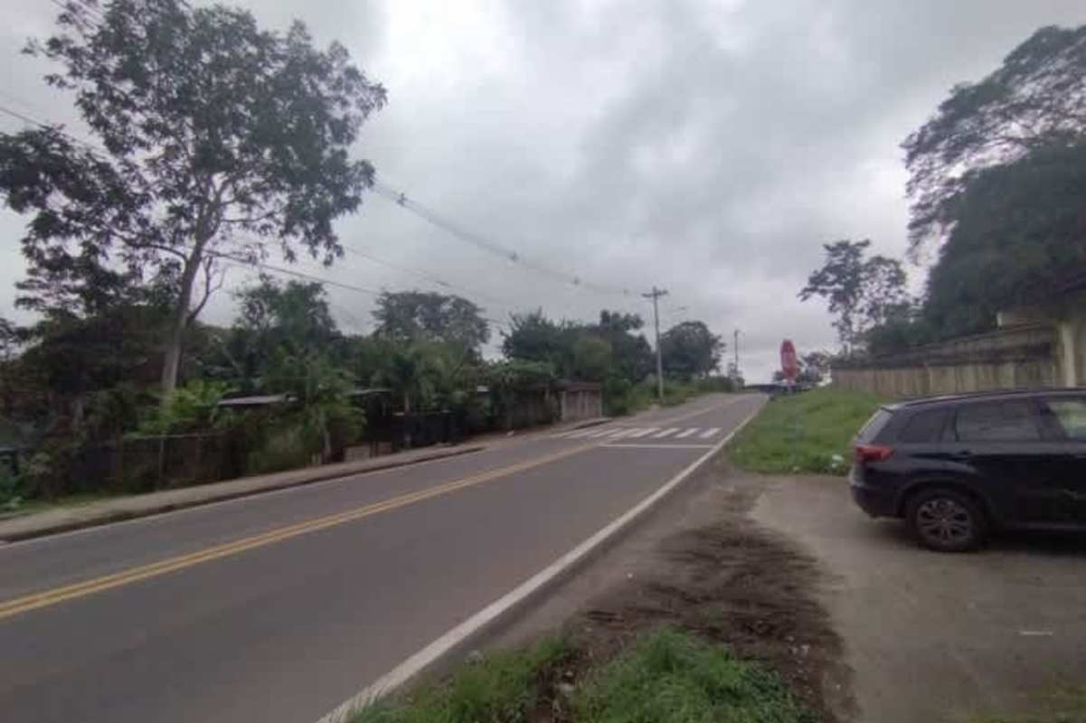 Commercial corner lot with road access pedestrian crossing and vehicle access Panama