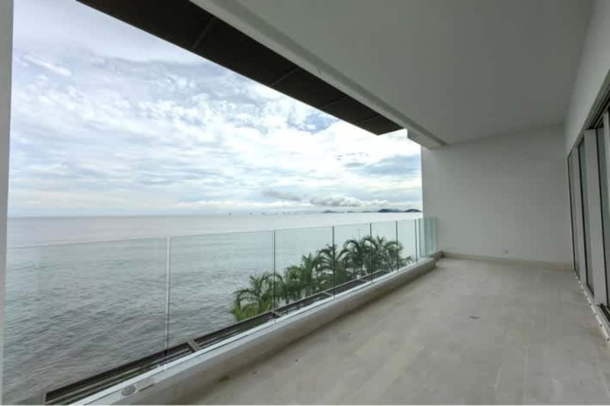 Glass-railed wide terrace balcony with panoramic ocean views in luxury Ocean Reef apartment Panama City