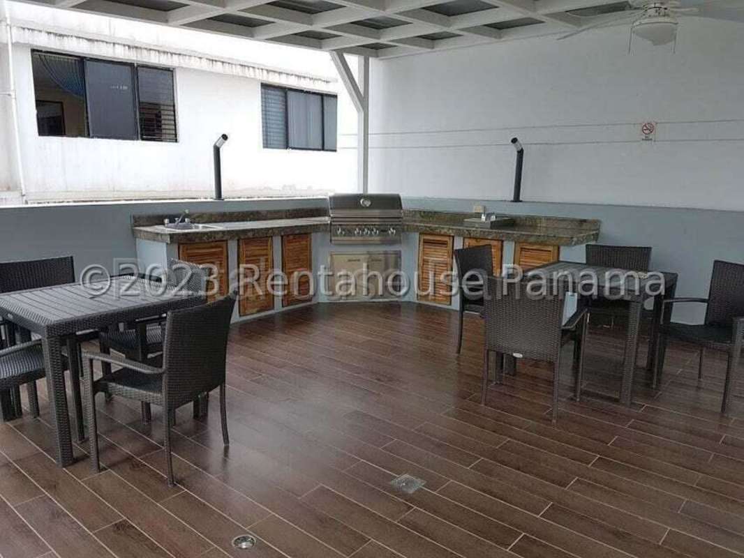 Fitness center with cardio and strength machines, skyline views in PH Miramar Tower Panama