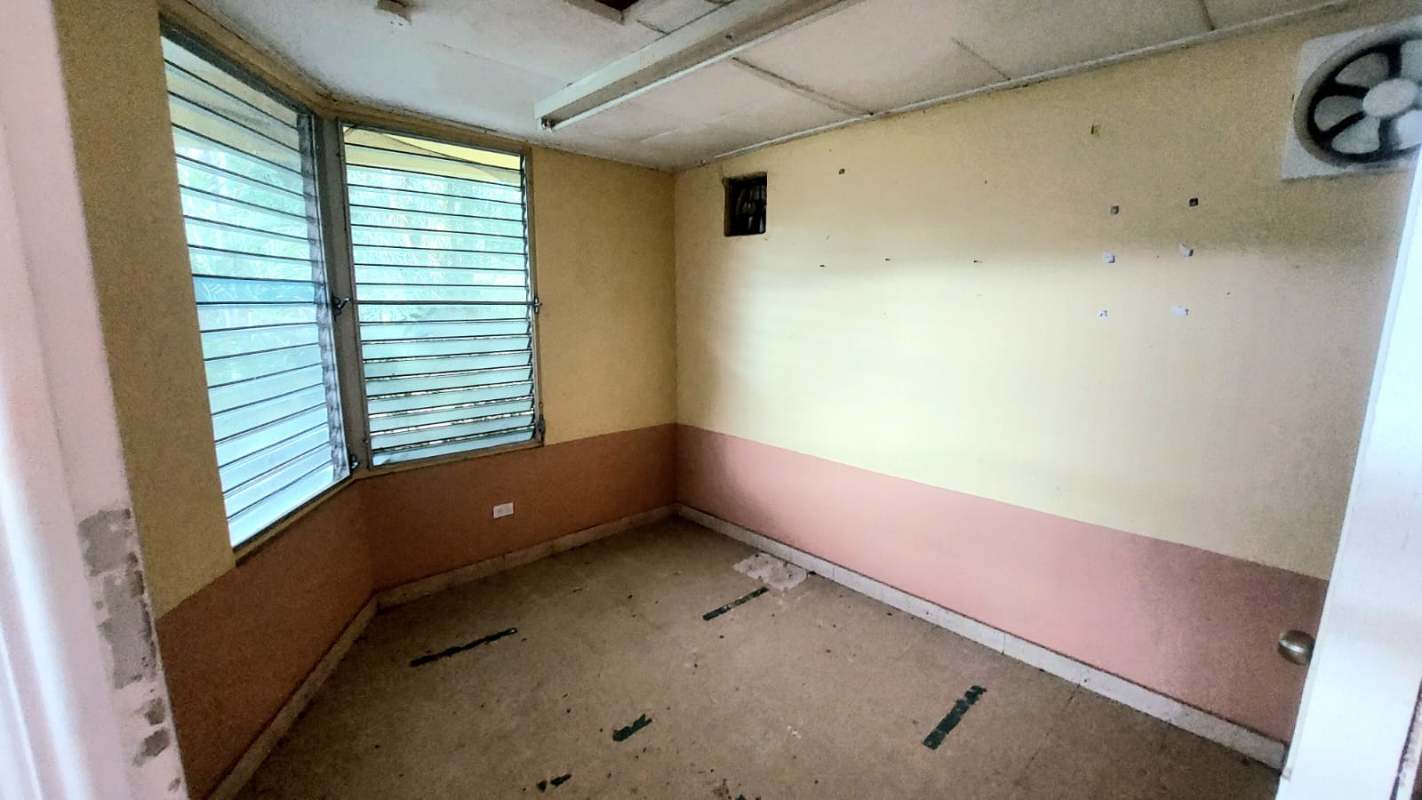 Spacious bedroom with tiled floor and louvered windows in Panama house for sale