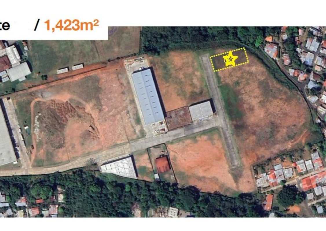 Sales map with 1,423m2 lot for sale highlighted yellow near Panama airport