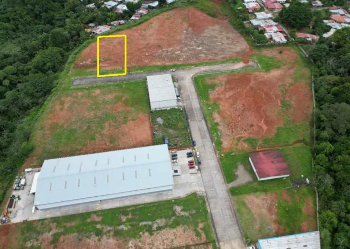 Schematic plan with highlighted lot for sale in Panama's Tocumen commercial-industrial park