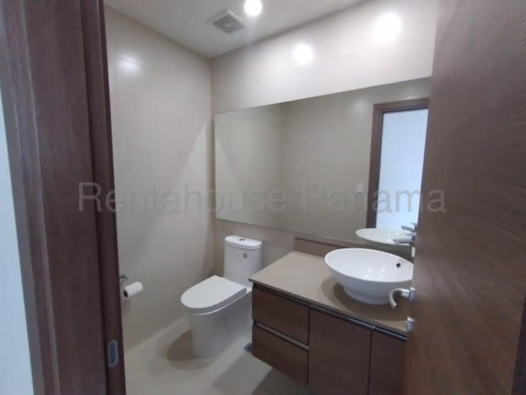 Resort-style infinity pool with ocean view at PH Maui Costa del Este Panama