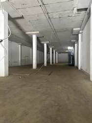 Interior of warehouse with structural columns and cement floor Zona Libre Colón