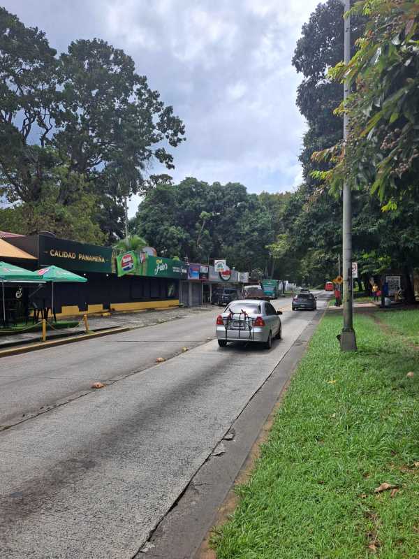 Land for sale in Amador area Balboa with double road access and high traffic location