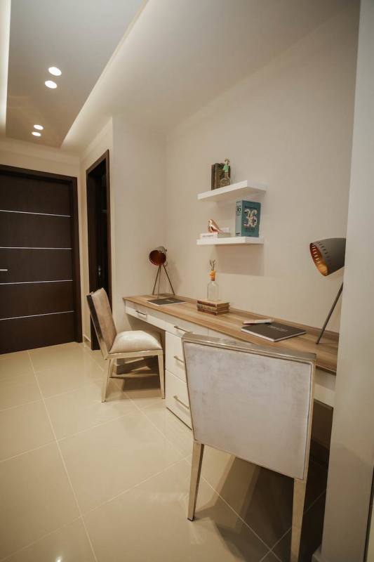 Contemporary home office nook with desk and chairs in PH Portofino El Dorado Panama