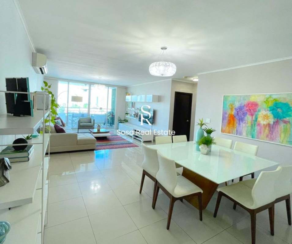 Equipped kitchen with granite countertops, gas stove, ceramic floor in PH San Francisco Park View