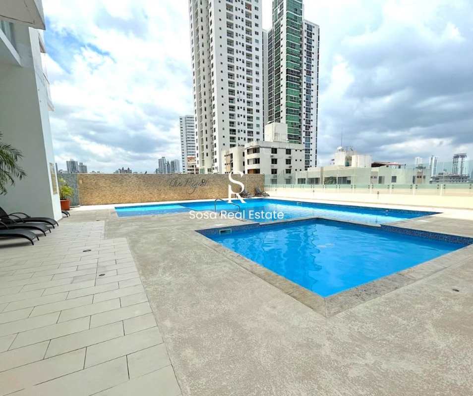 Modern rooftop swimming pool overlooking Panama City skyline PH San Francisco Park View