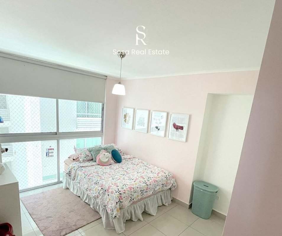 Bright kids bedroom pastel pink walls, large windows, floral bedding PH near Parque Omar Panama