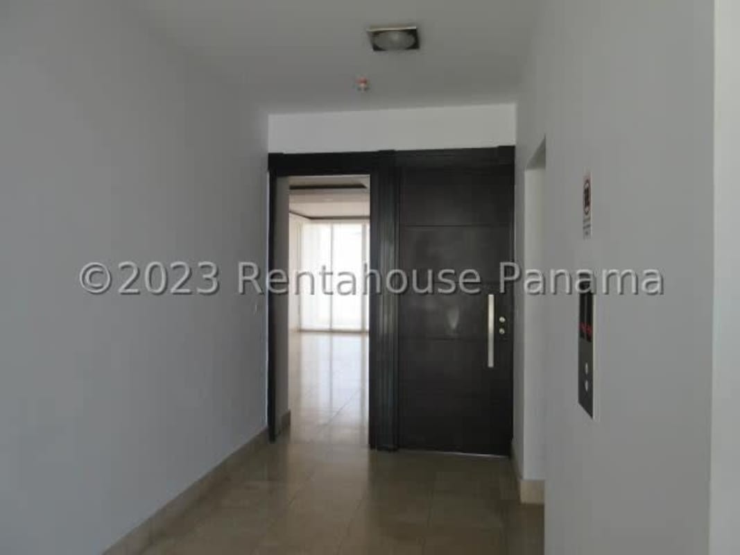 Luxury bathroom with double vanity marble countertop in PH Coco del Mar Panama