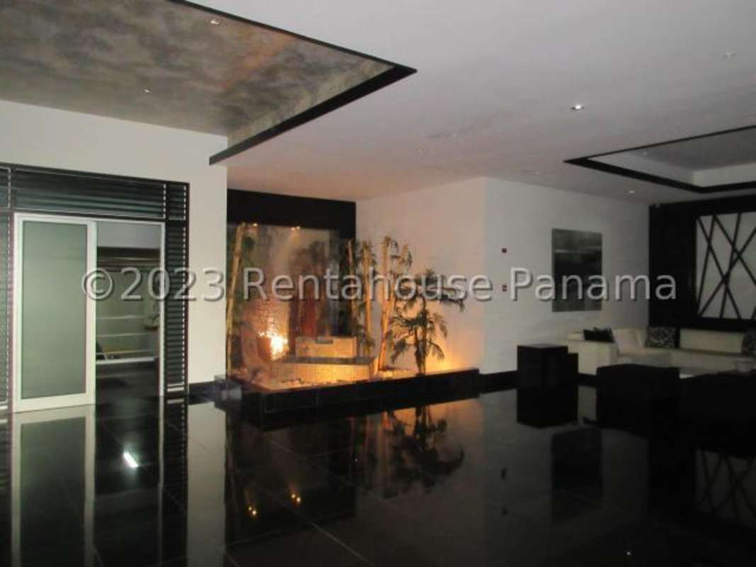 Modern walk-in closet with built-in shelves and drawers in PH Coco del Mar