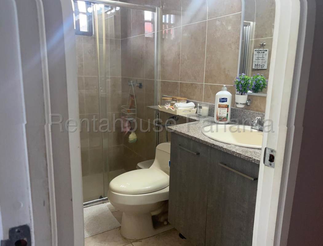 Bathroom with shower and ceramic tile PH Vistas del Lago Las Cumbres Panama