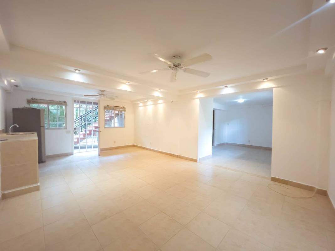 3-Story 3BR Home + Guest Apt in Clayton Near Albrook