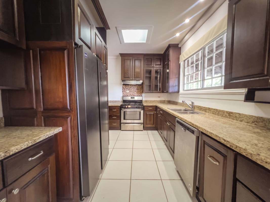 Kitchen with granite counters, dark cabinets, stainless appliances Panama rental