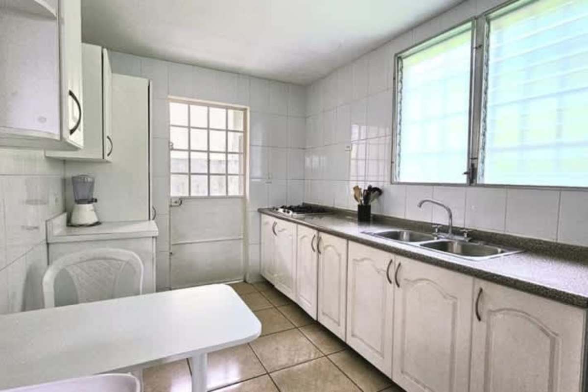 Kitchen in rental house Brisas del Occidente with granite tops large windows double sink