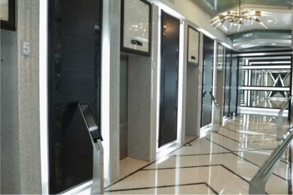 Open corporate office area with city view and modern ceiling in Evolution Tower