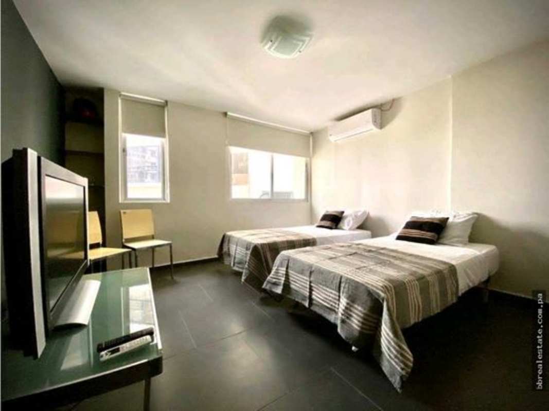 Modern bedroom featuring large windows, built-in closet and urban views in PH La Joya Punta Paitilla