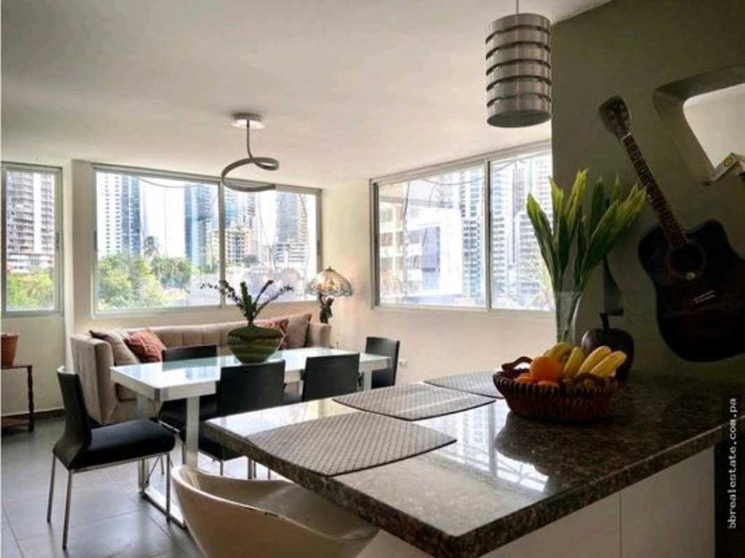 Modern bathroom with quality fixtures and contemporary design at PH La Joya Punta Paitilla Panama.