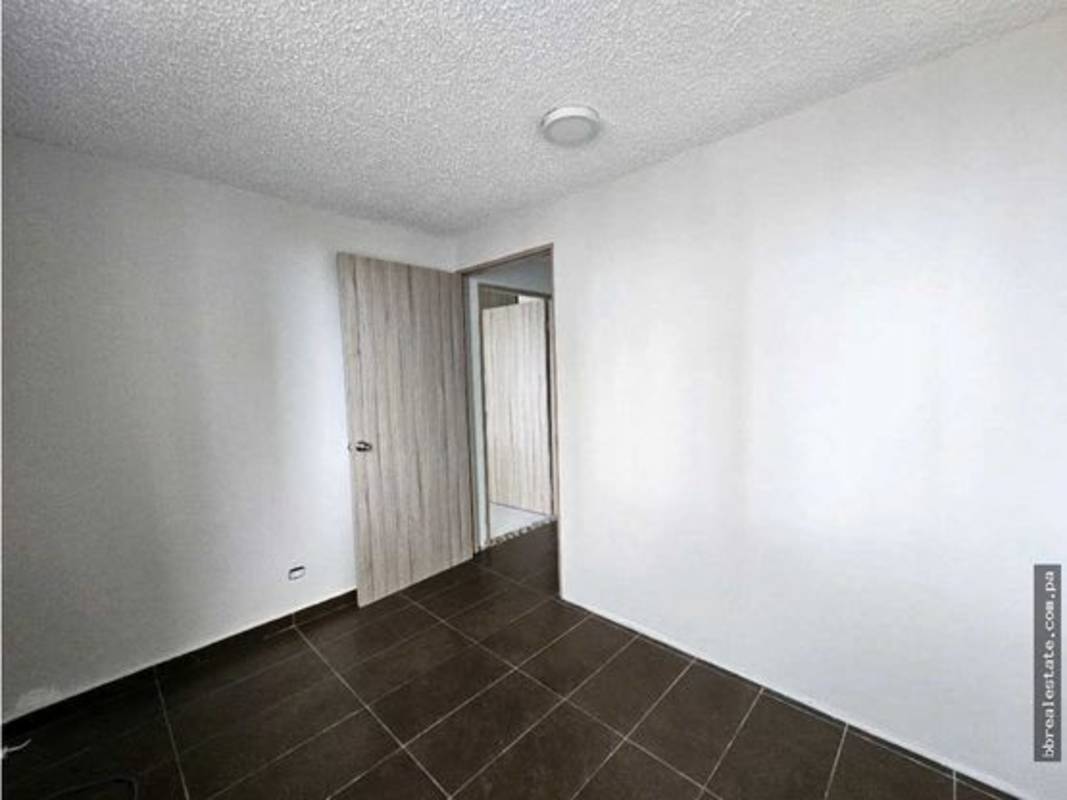 Master bedroom with large closet and city skyline views PH Mar Plaza Panama