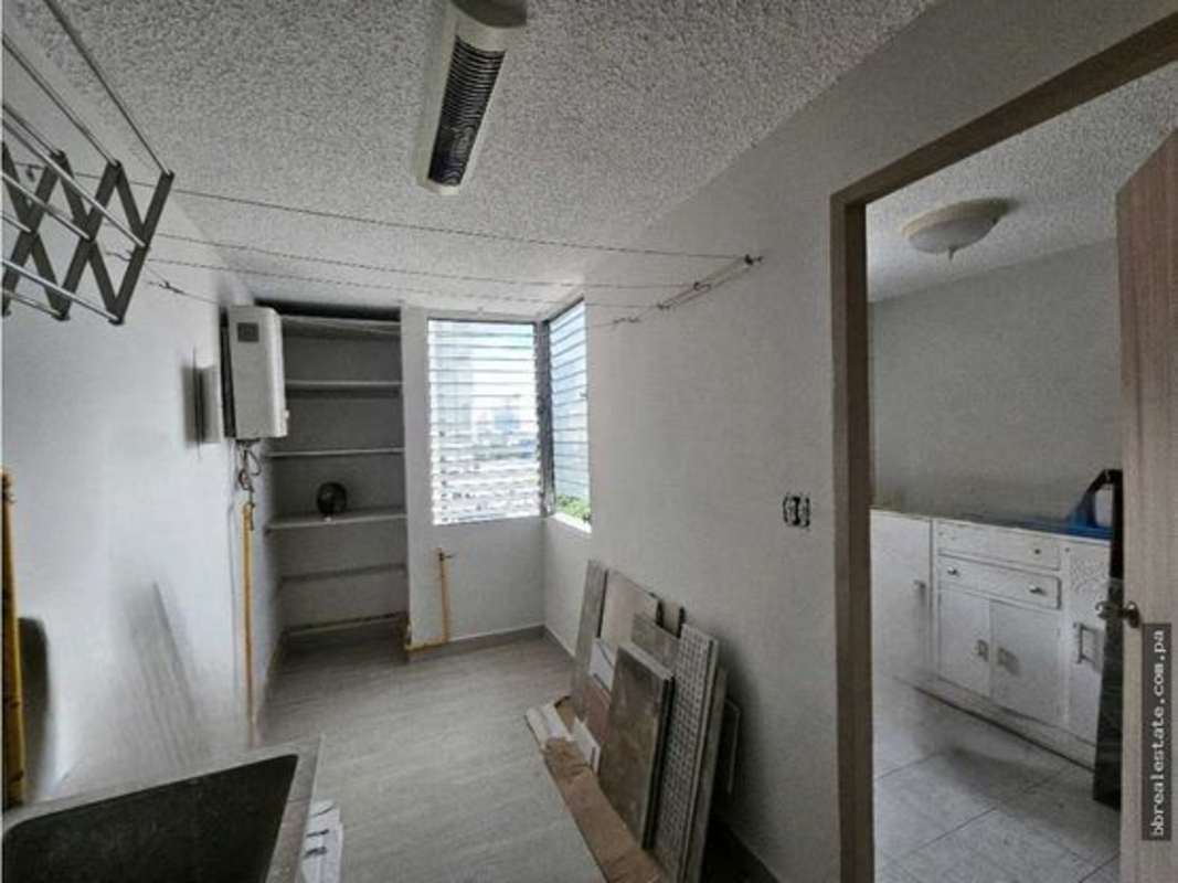 Interior hallway built-in closets PH Mar Plaza Panama City apartment