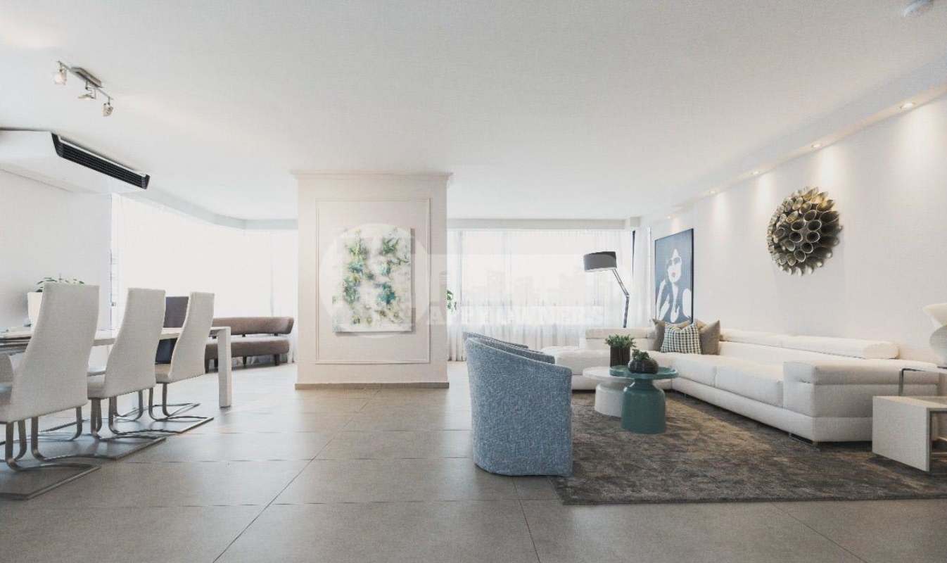 Spacious dining room with floor-to-ceiling windows city views PH Prestanza Coco del Mar Panama