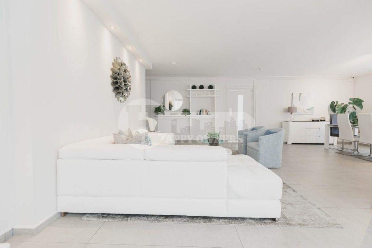 Spacious master bedroom with walk-in closet and panoramic views PH Prestanza Coco del Mar Panama