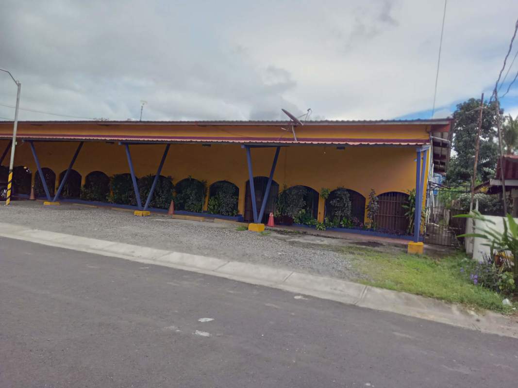 Yellow arched facade commercial property with parking spaces Juan Díaz Panama
