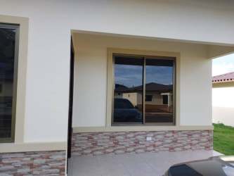 Modern tiled bathroom with shower enclosure in house rental at Doral Villas David Chiriquí