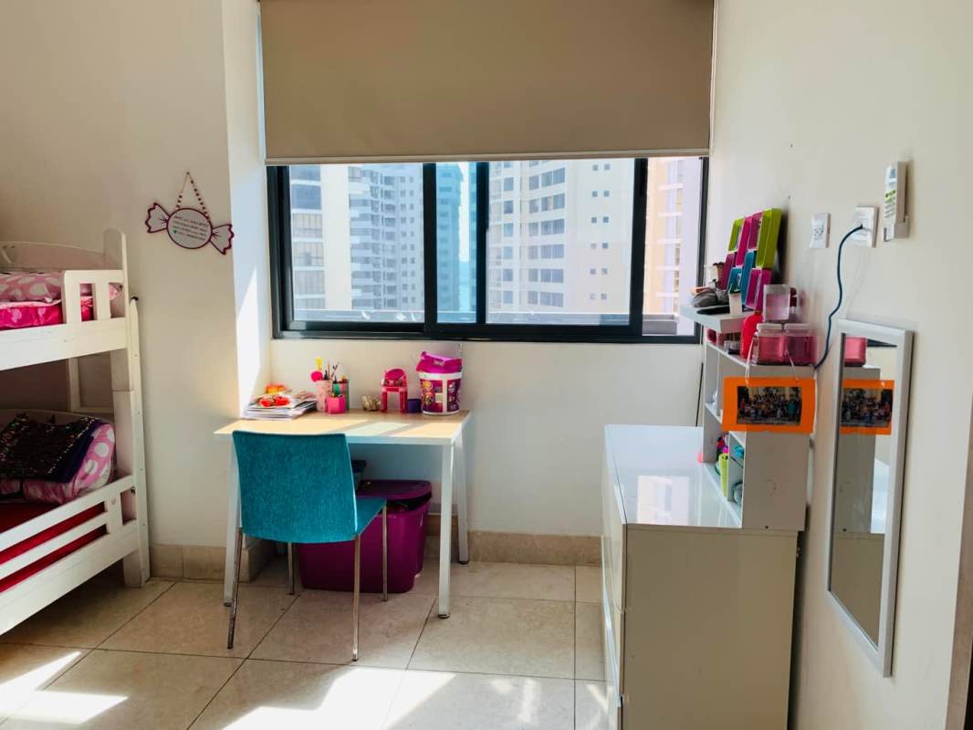 Infinity swimming pool at Deluxe Residences with skyline and ocean views in Punta Paitilla Panama