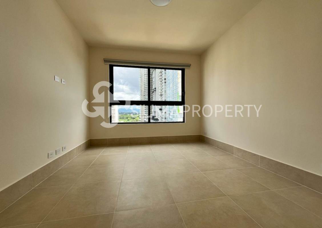 Infinity swimming pool surrounded by palm trees with panoramic city skyline views at Ocean House Santa María Panama