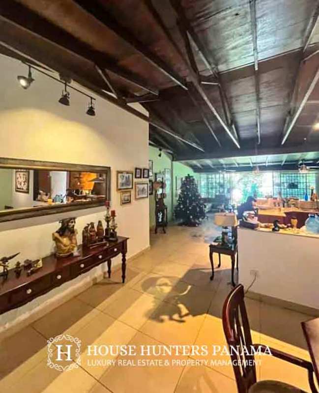 Spacious living room with rustic beams, sliding doors to garden, luxury home in Llanos de Curundu