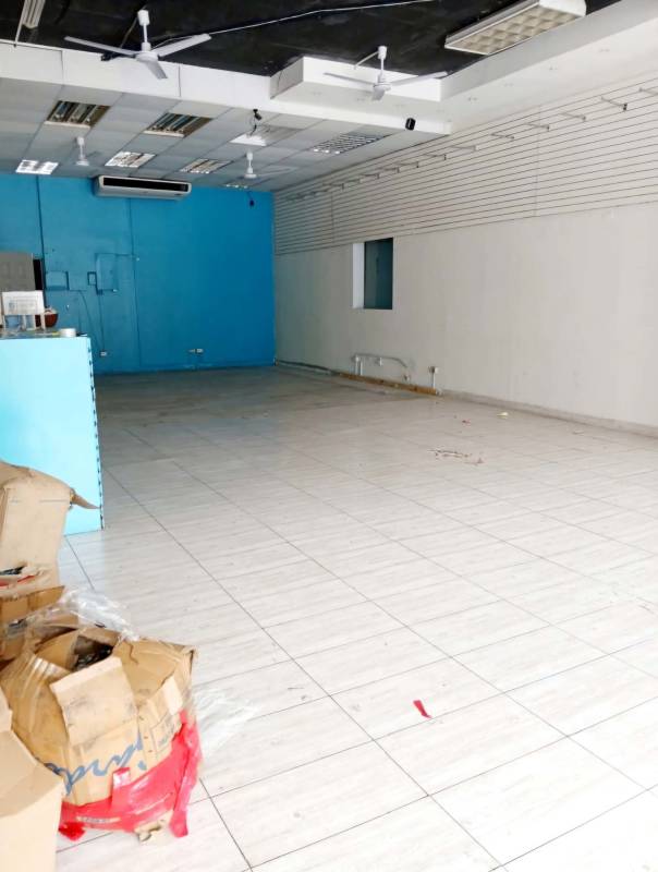 Open retail space tiled flooring, ceiling fans, blue accent wall ideal for store or office El Dorado Panama