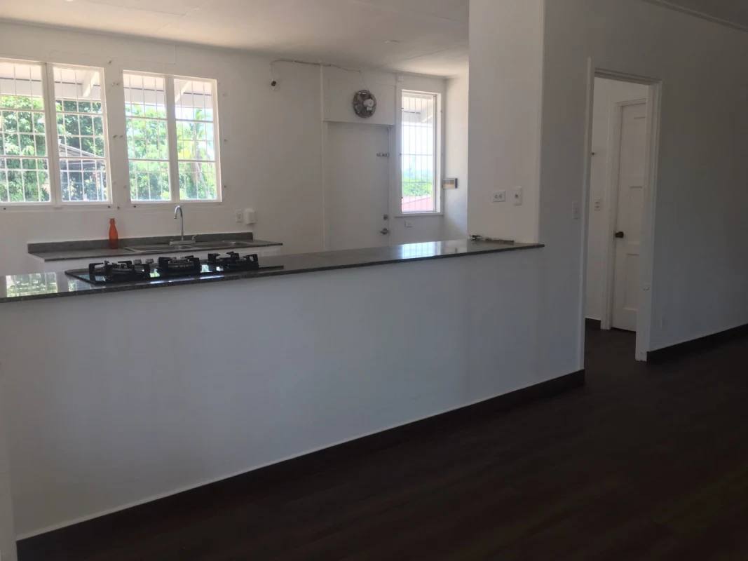 Living room with dark wood floors, bright natural light in Los Ríos Clayton Panama house
