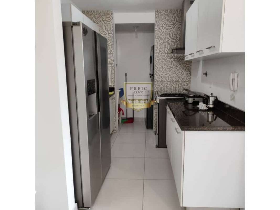 Contemporary living room with large window, balcony access PH Tee One San Francisco Panama