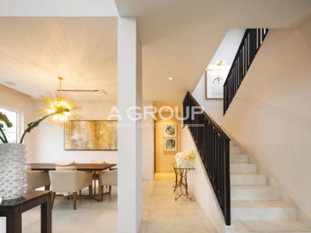 Bedroom with en-suite bath, walk-in closet, large window and golf views at The Woods Santa María Panama